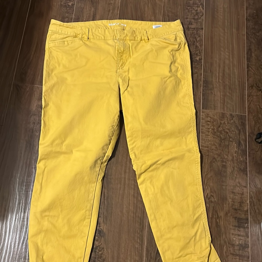 Old Navy pixie pants size 16